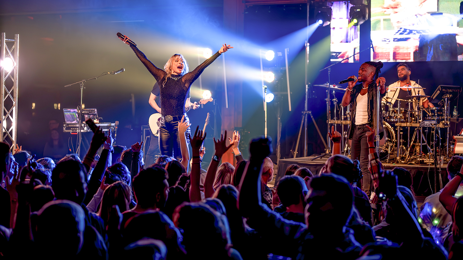 Go Go Gadjet performing the Power Hour live